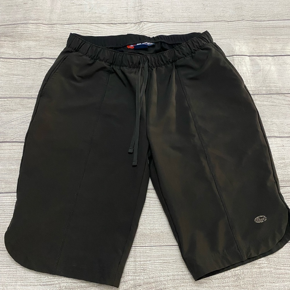 Reel Legends Womens size 10 Black long shorts Fishing.